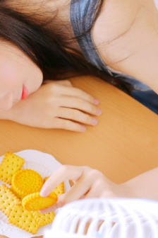 宝宝腿趴开一点就不会疼的原因和预